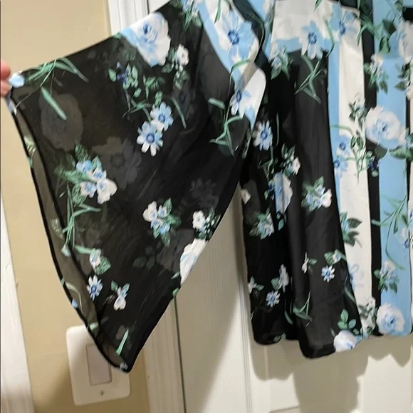 Floral Print Women's Top - Picture 6 of 7